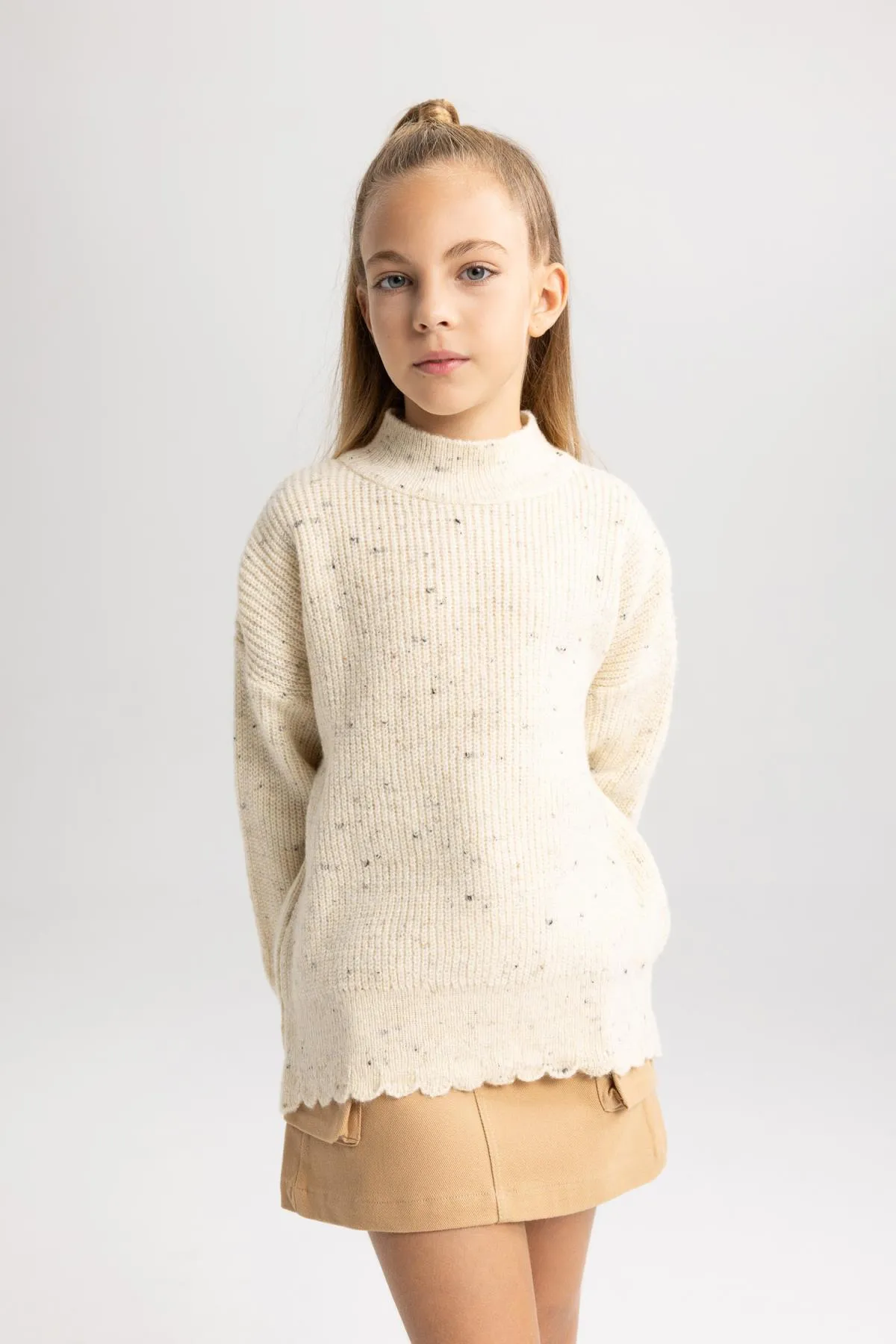 DeFacto  Mädchenpullover mit normaler Passform und Rundhalsausschnitt