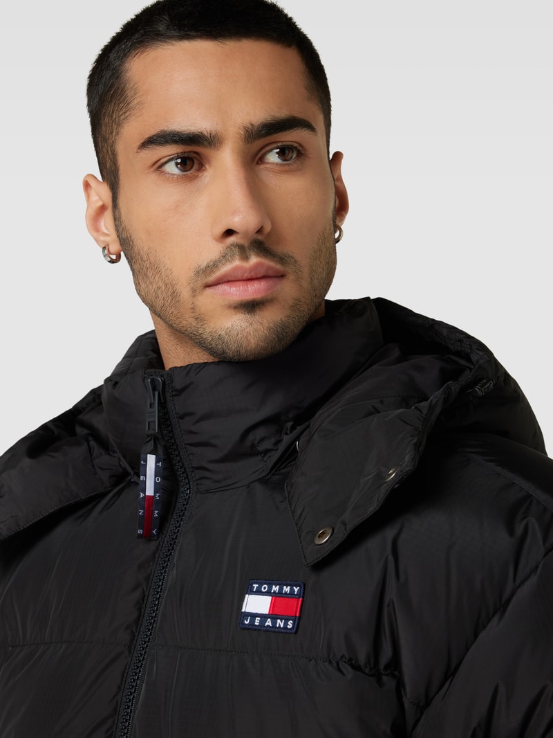 Steppjacke mit Label-Patch Modell 'ALASKA' in schwarz