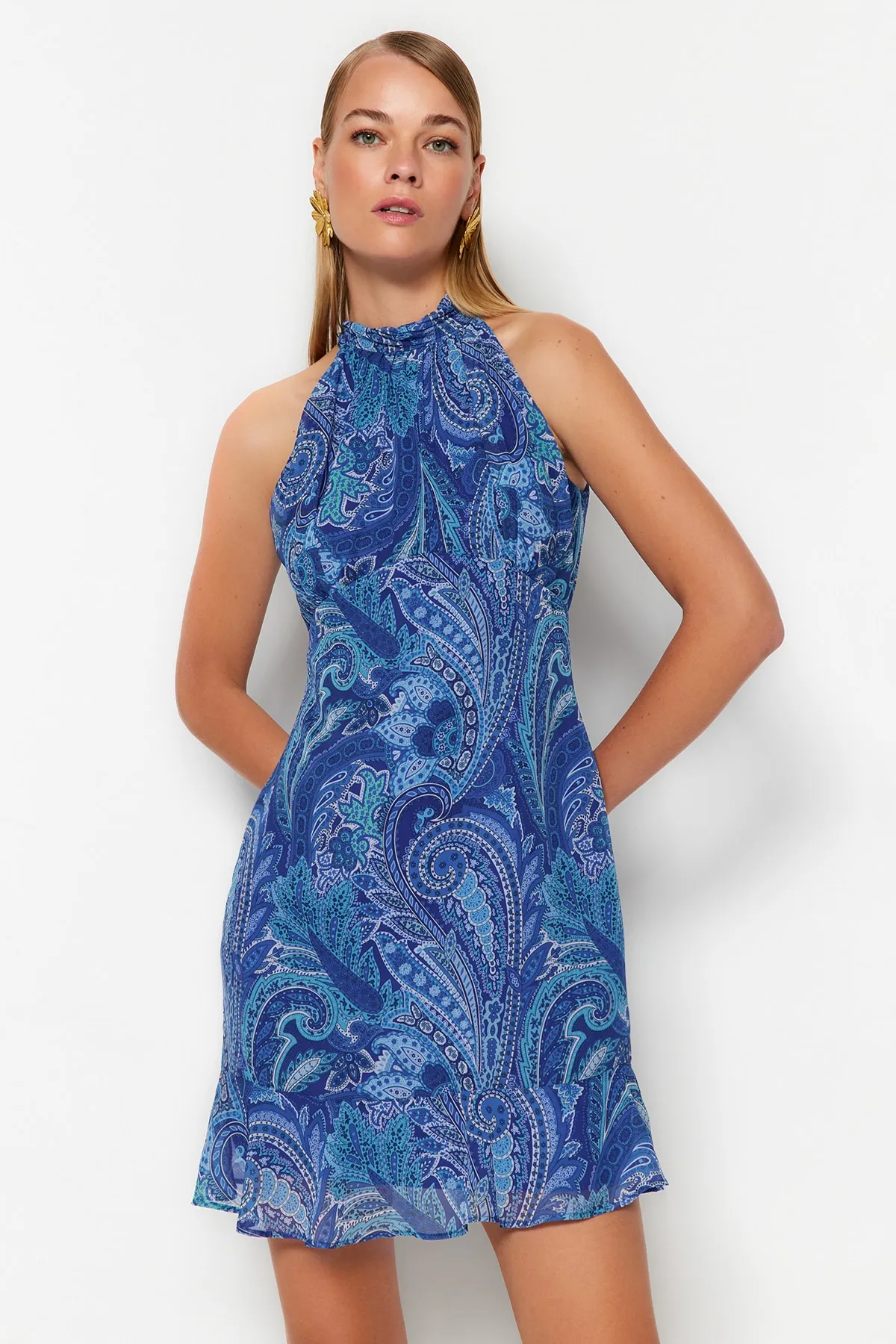 Trendyol Collection  Blaues, bedrucktes Neckholder-Minikleid aus Webstoff mit Futter TWOSS23EL02293