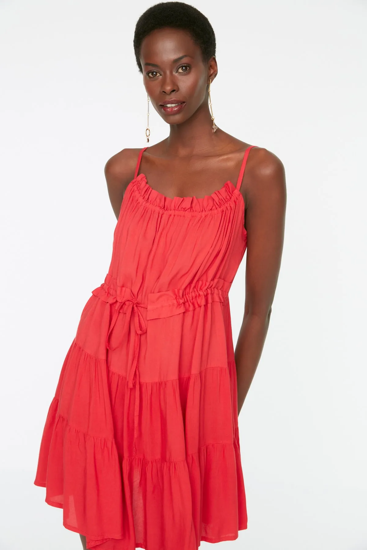 Trendyol Collection  Rotes, gerafftes Mini-Webkleid mit Taille TWOSS20EL2679