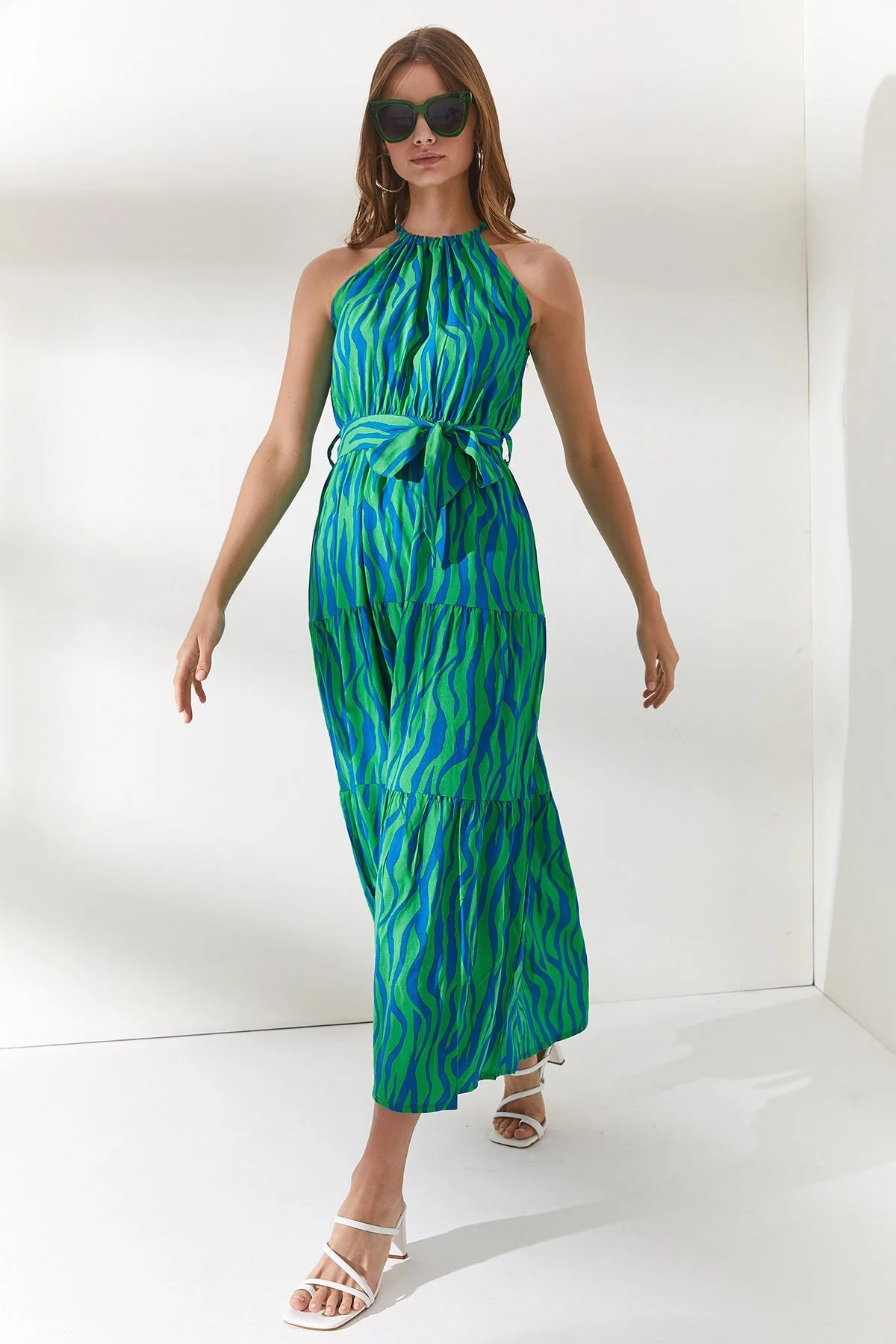 Olalook  Damenkleid aus gewebtem Viscon mit Zebra-Grün, Neckholder, Gürtel und Gürtel ELB-19001548