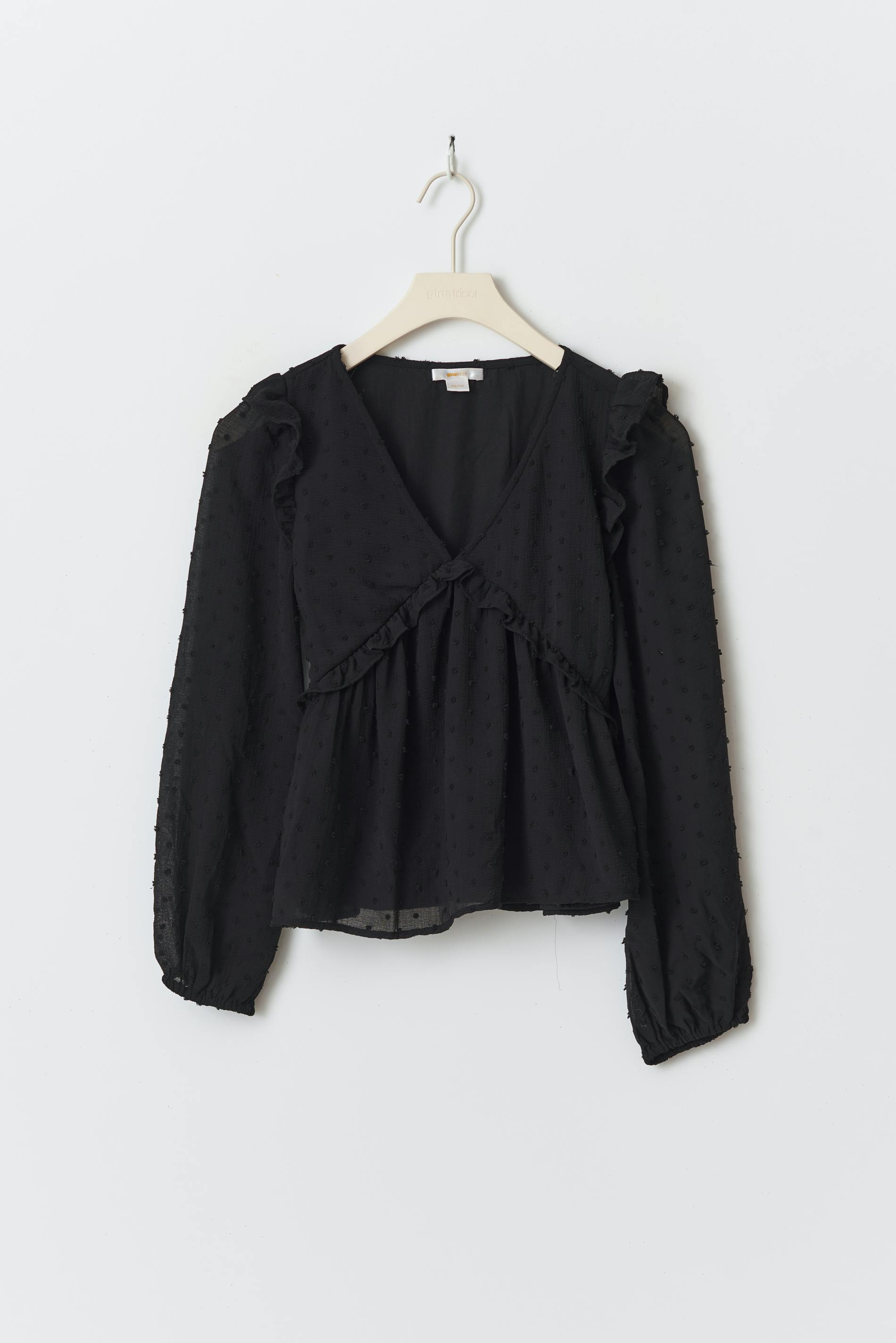 Y frill v blouse