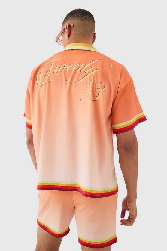 Kurzärmliges kastiges Satin-Hemd mit Farbverlauf & Shorts