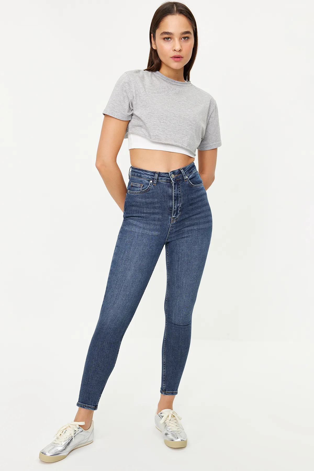 Trendyol Collection  Dunkelblaue Vintage-Röhrenjeans mit hoher Taille TWOSS24JE00079