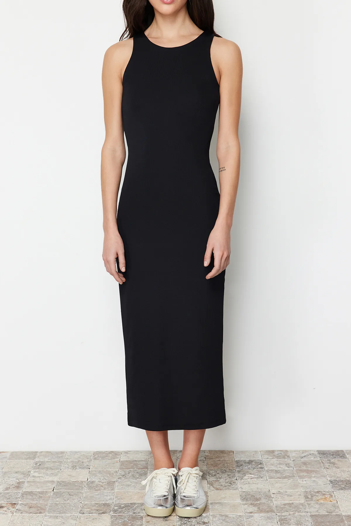 Trendyol Collection  Schwarzes, figurbetontes Neckholder-Maxikleid mit flexiblem Strick-Maxi-Bleistiftkleid TWOSS24EL00186