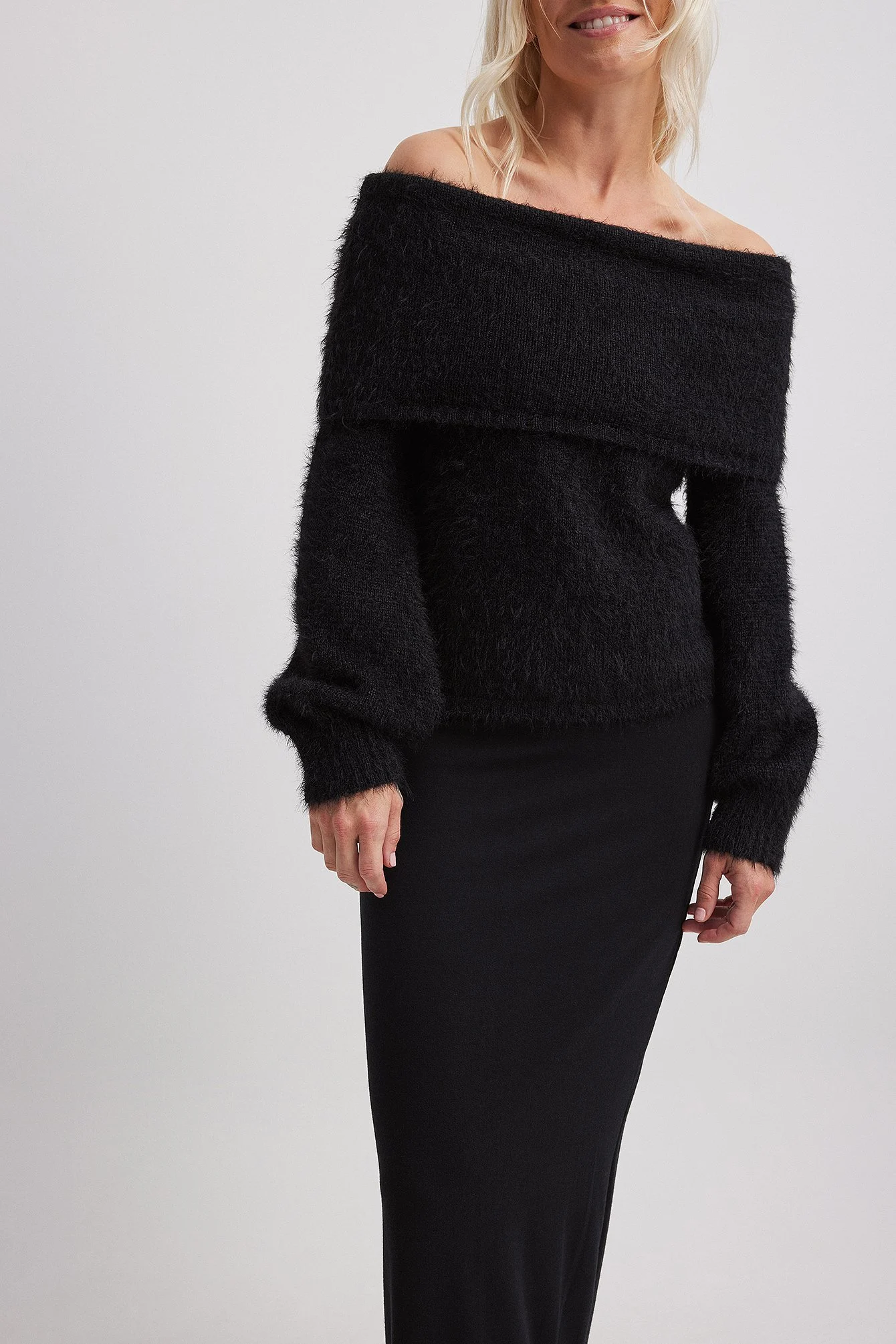 Schulterfreier Strickpullover mit Faltdetail