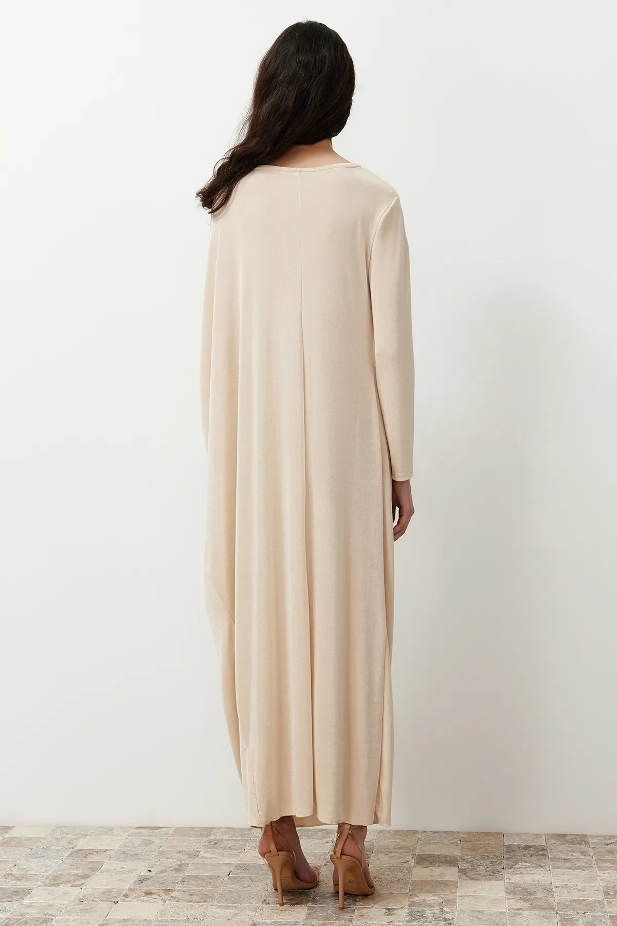 Trendyol Modest  Stilvolles gestricktes Kaftan-Kleid in Stein TCTSS24EB00037