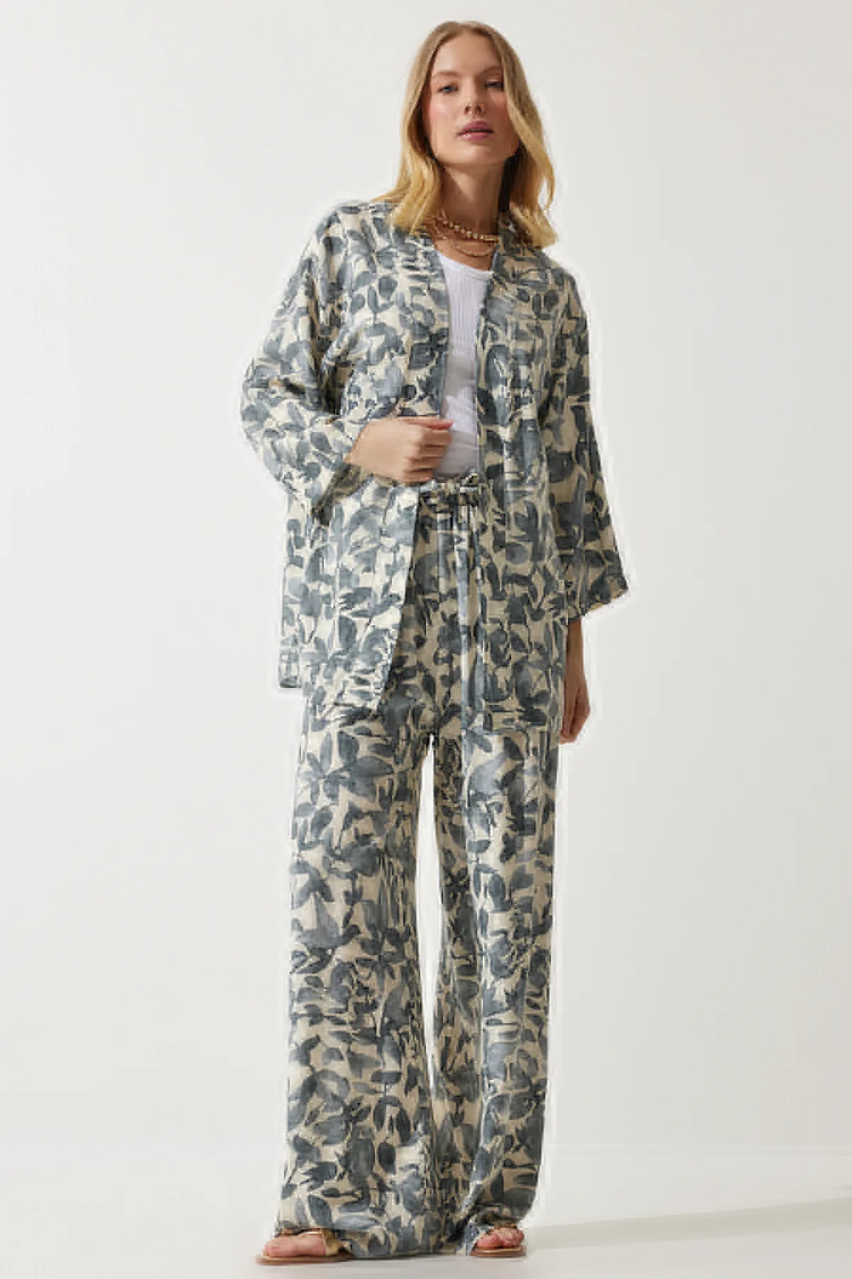 Happiness İstanbul  Knochengrau gemustertes Kimono-Palazzo-Hosen-Set für Damen EN00614