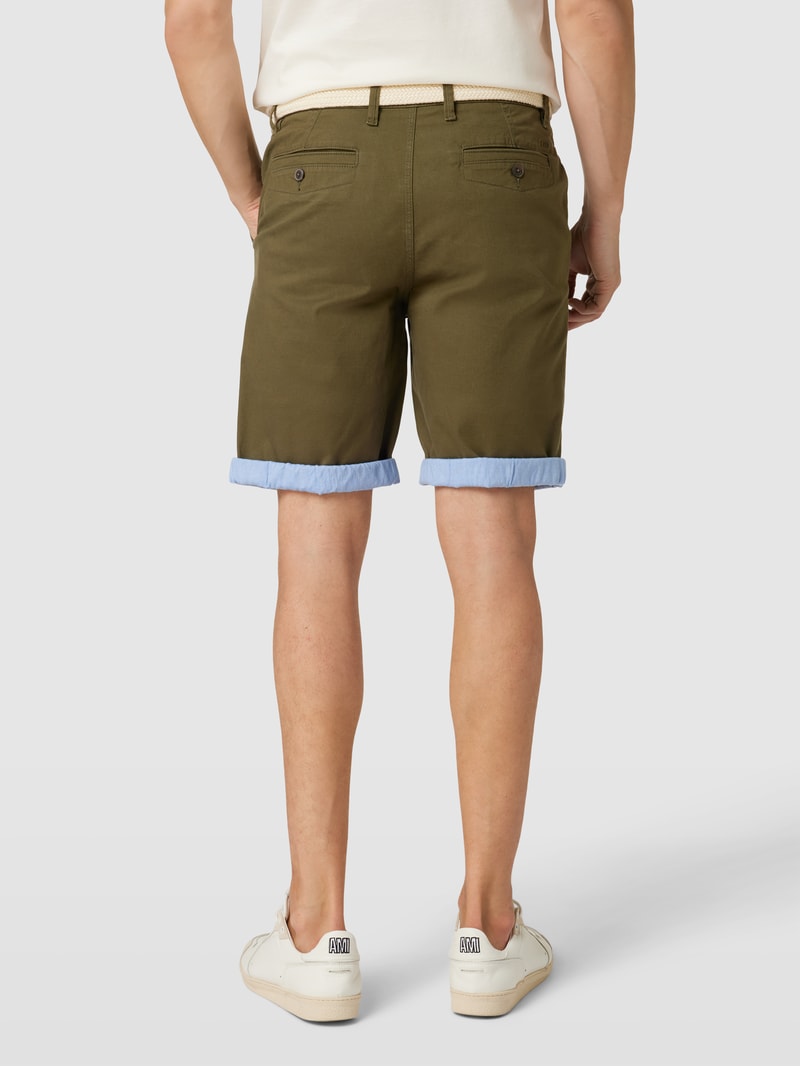 Chinoshorts mit französischen Eingrifftaschen in olivgrün