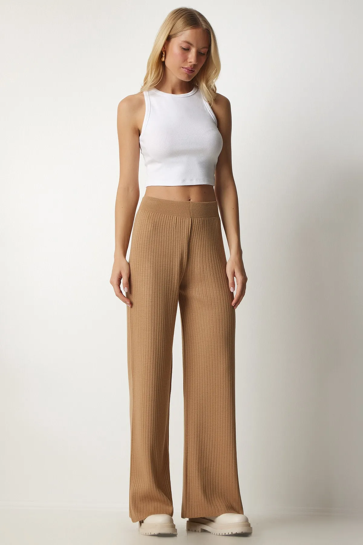 Happiness İstanbul  Biscuit-Rippstrickhose für Damen Kİ00096