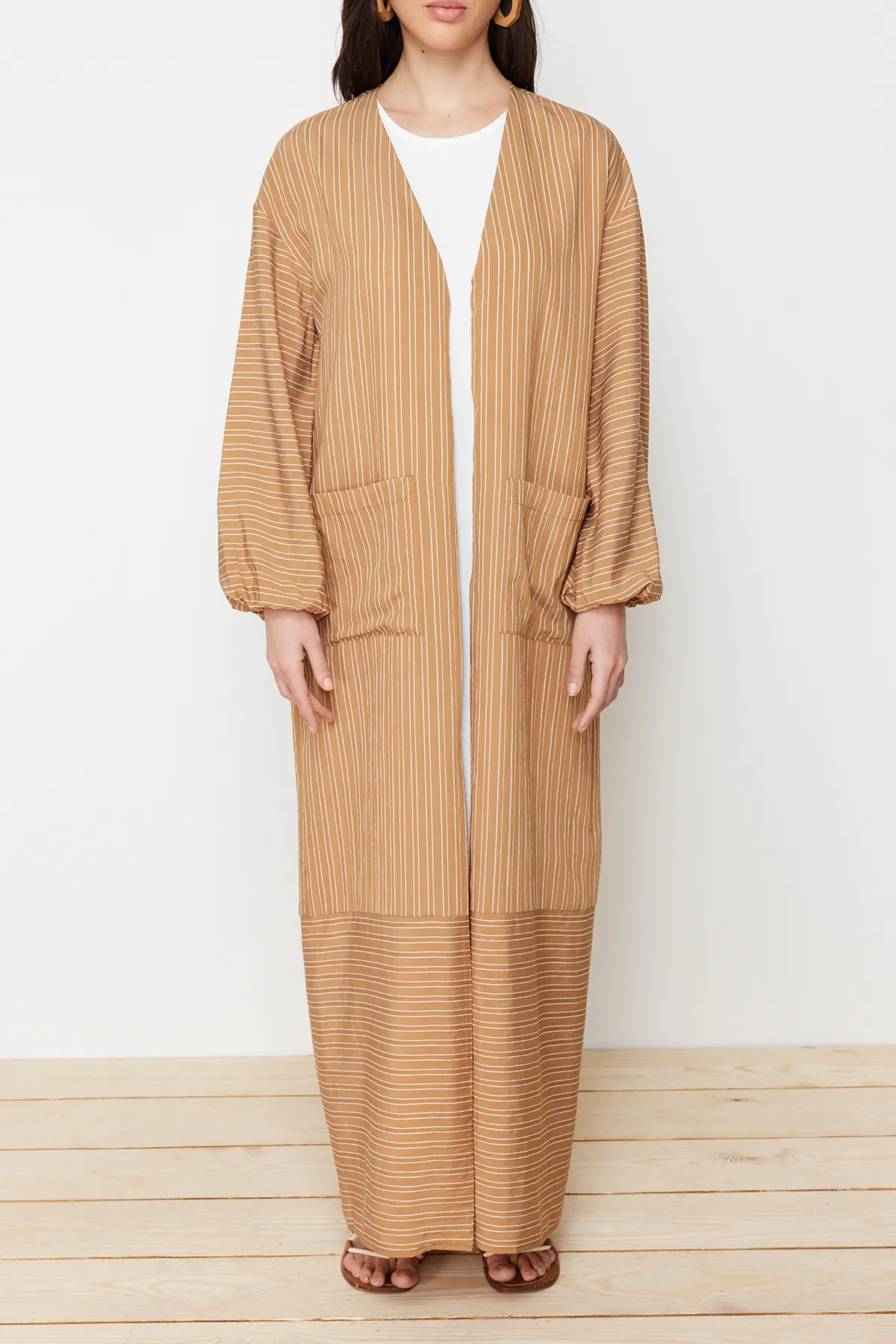 Trendyol Modest  Kamellange, gestreifte, gewebte Mütze in Leinenoptik & Ferace & Abaya TCTSS24KF00003
