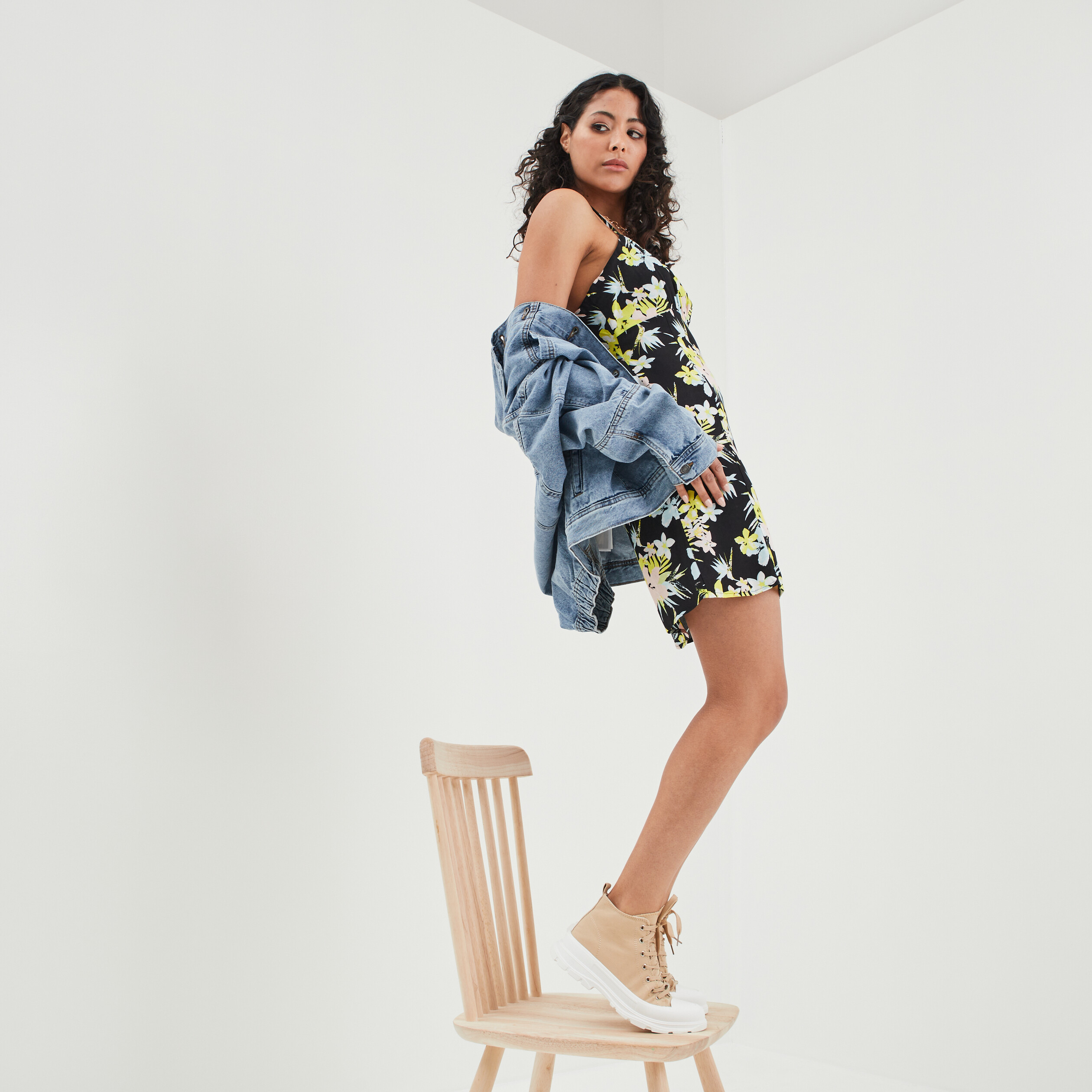 Robe courte cintrée fines bretelles noir femme | La Halle