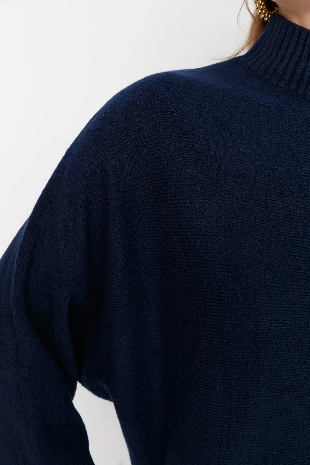 Trendyol Collection  Marineblauer, weicher, strukturierter Strickpullover mit weiter Passform TWOAW20KZ1059