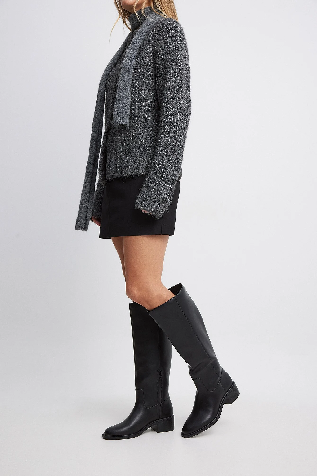 Kniehohe Stiefel, vorne rund