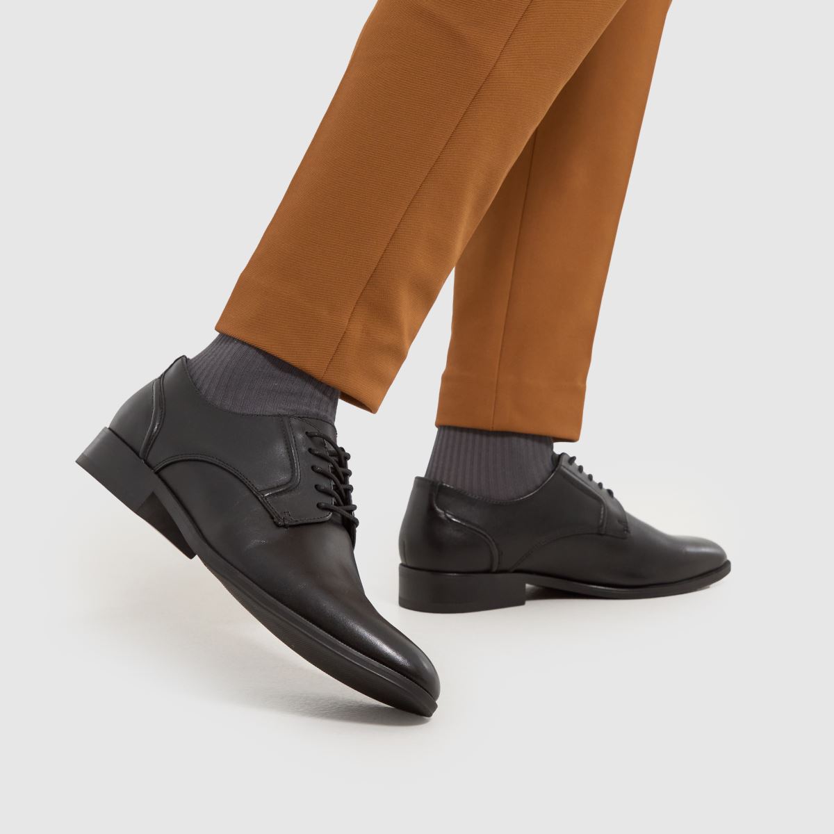 Schuh Reilly bőr csipkés cipő fekete színben