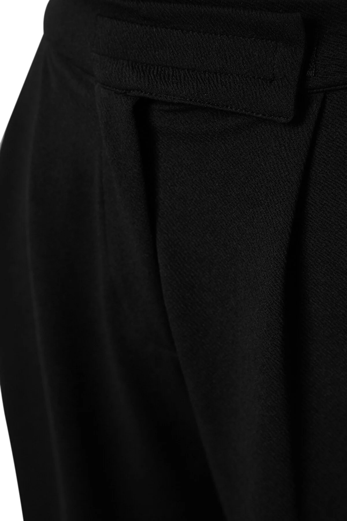 Trendyol Collection  Schwarze Strickhose mit hohem Bund, weitem Bein und Klettverschluss, plissiert, weit geschnitten, TWOAW24PL00177