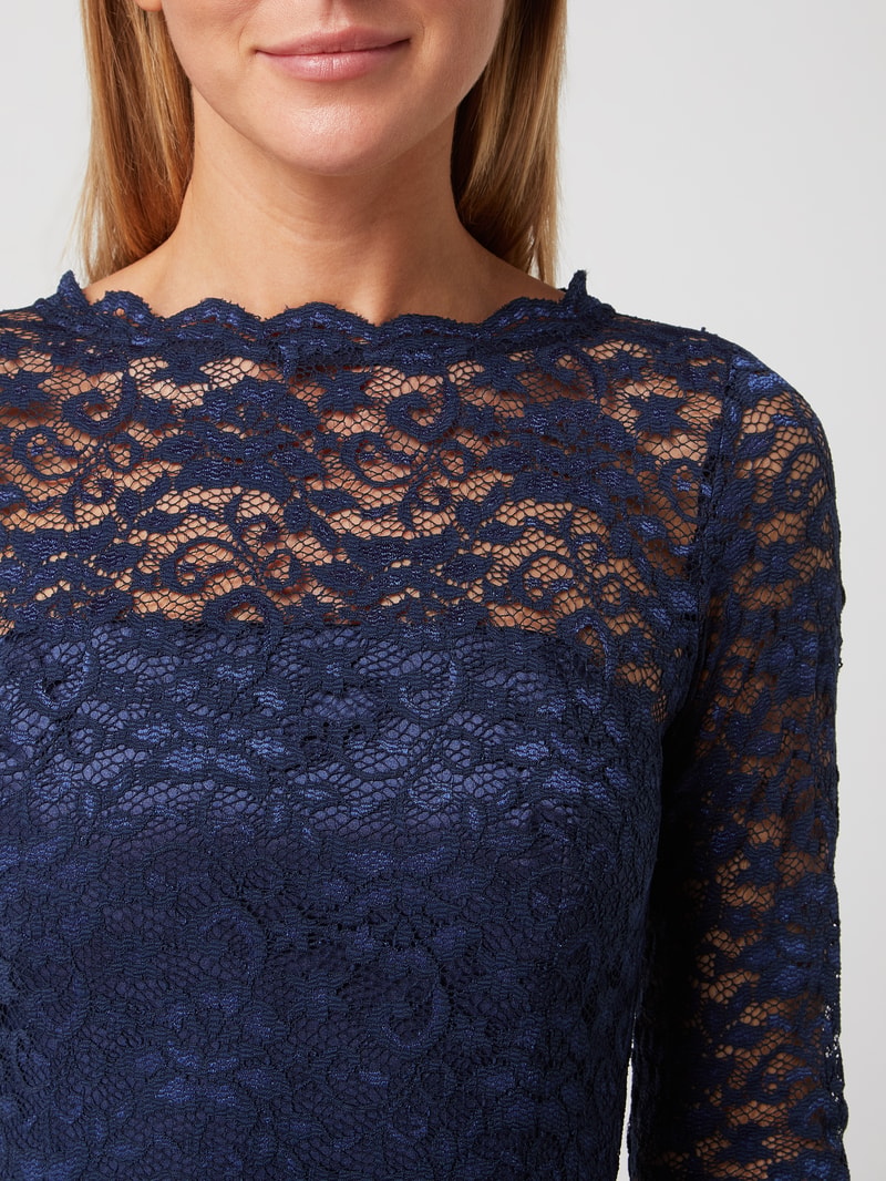 Brautkleid aus floraler Spitze in dunkelblau
