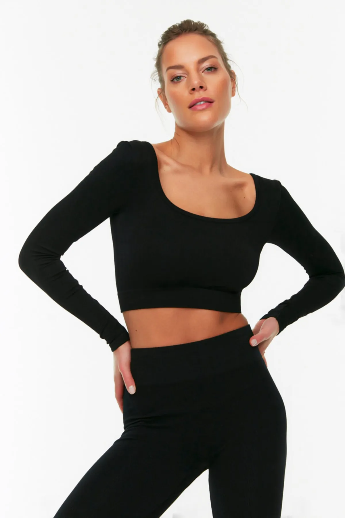 Trendyol Collection  Schwarzes nahtloses/nahtloses, extra dehnbares gestricktes Sportoberteil/Bluse TWOAW22BZ0450