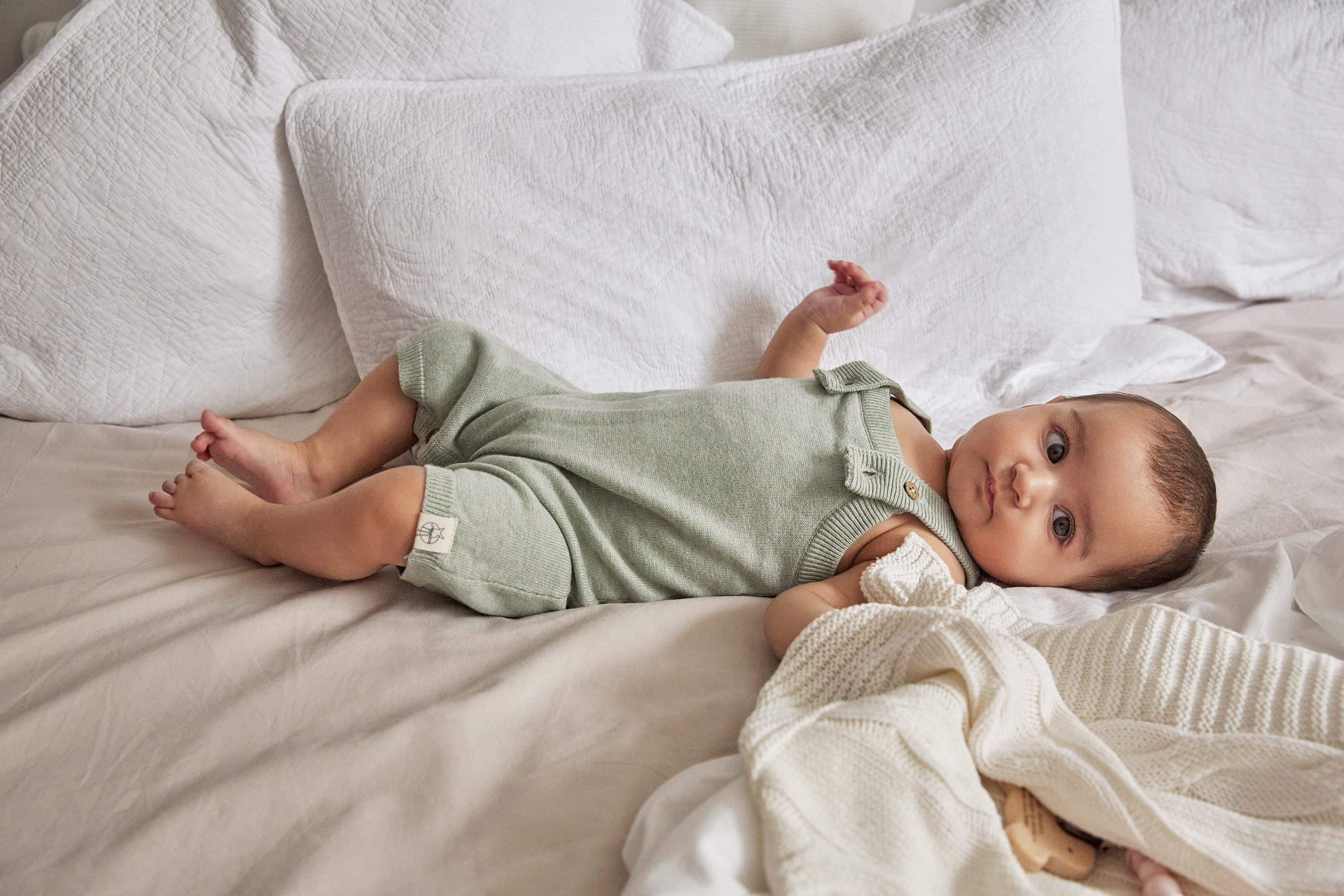 Baby Strampler - gestrickter Jumpsuit, Salbei