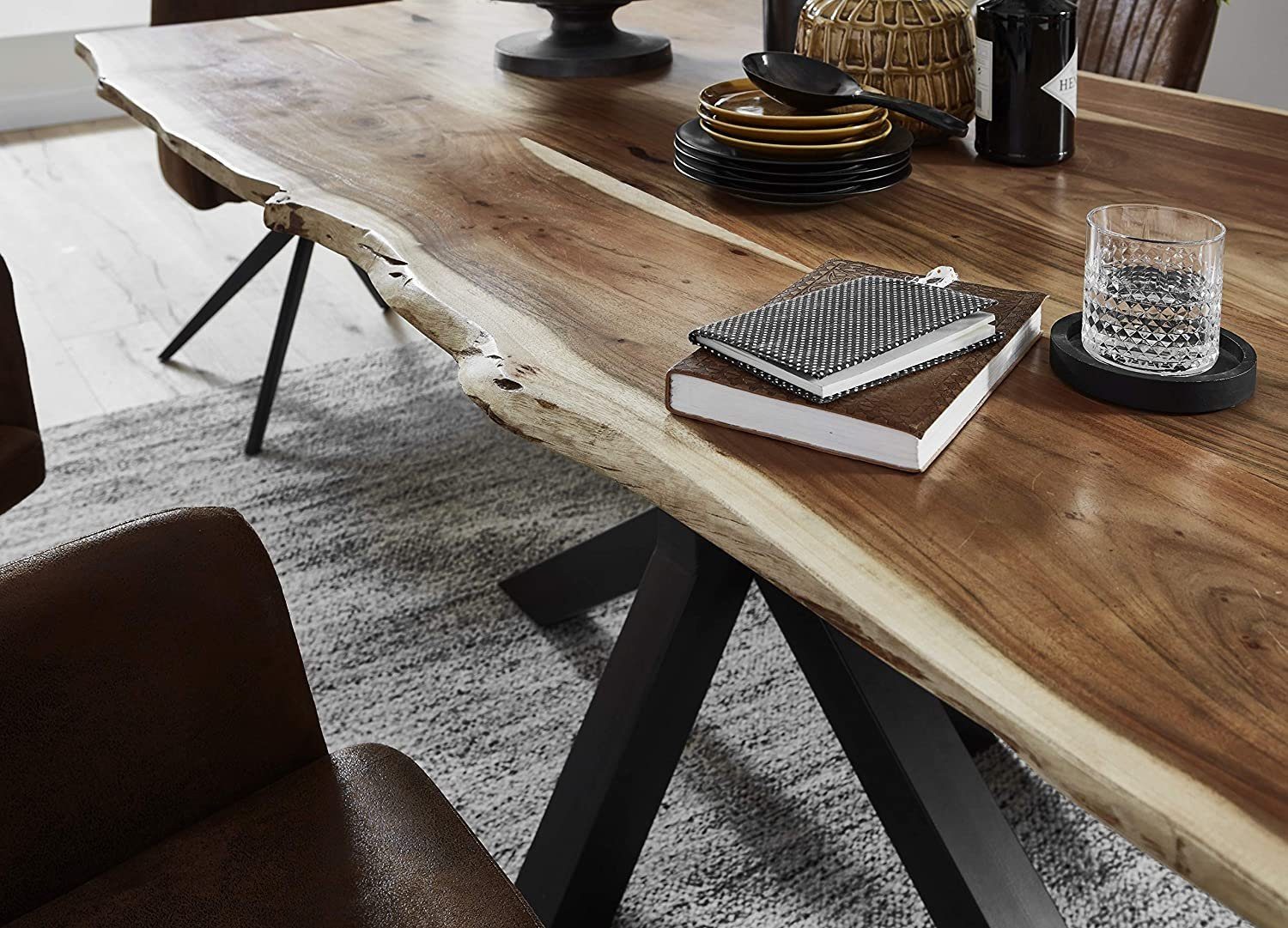 SAM® Essgruppe Isabell, Akazienholz, Baumkante massiv, Metallgestell und 6 Stühle
