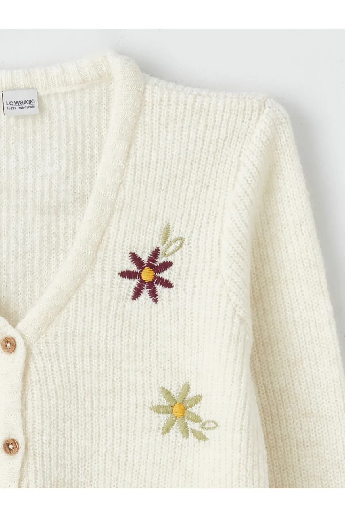 LC Waikiki  Strickjacke mit V-Ausschnitt und Stickereien für Mädchen mit langen Ärmeln
