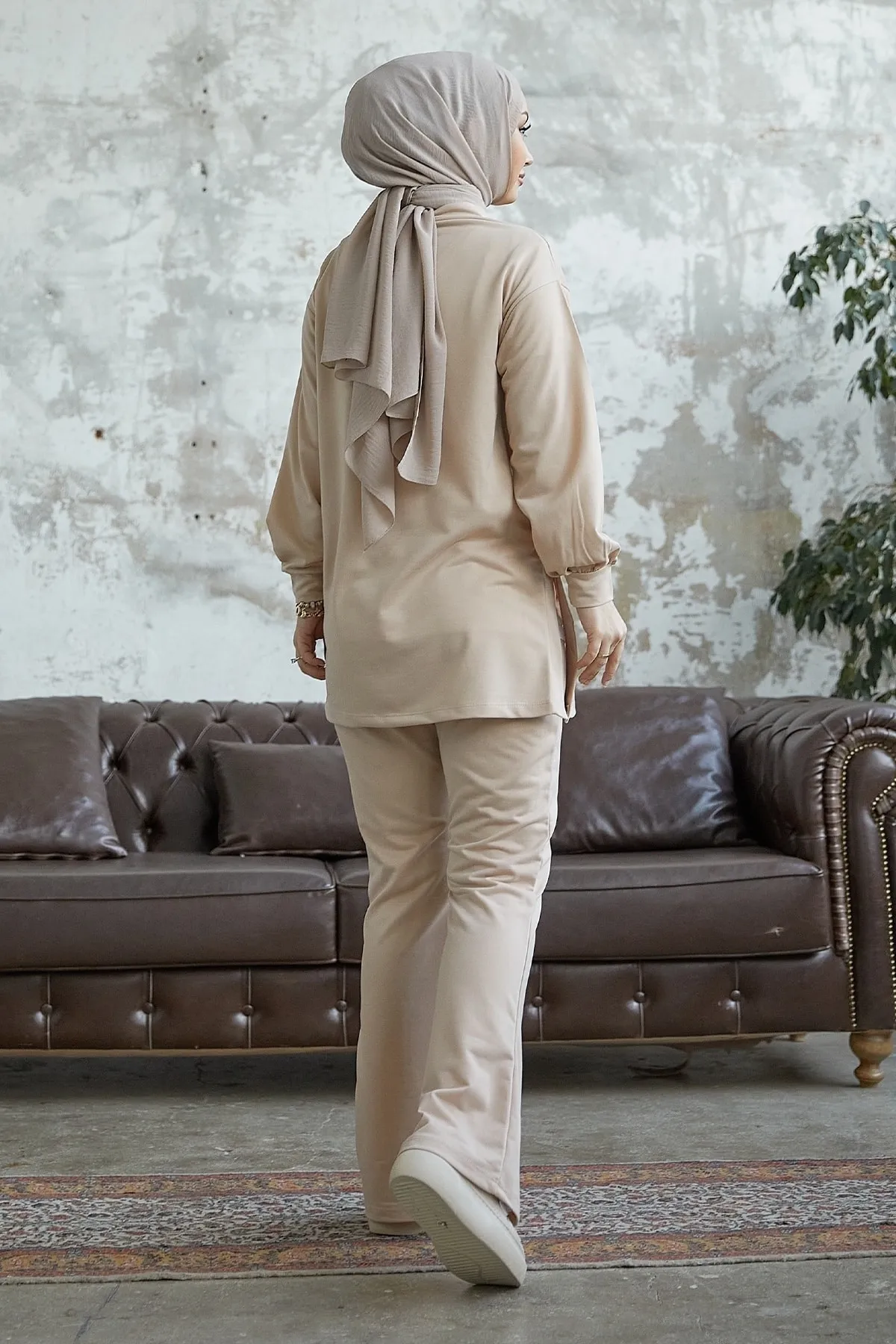 InStyle  Miora Spanischer Knöchel-Zweiteiler – Beige