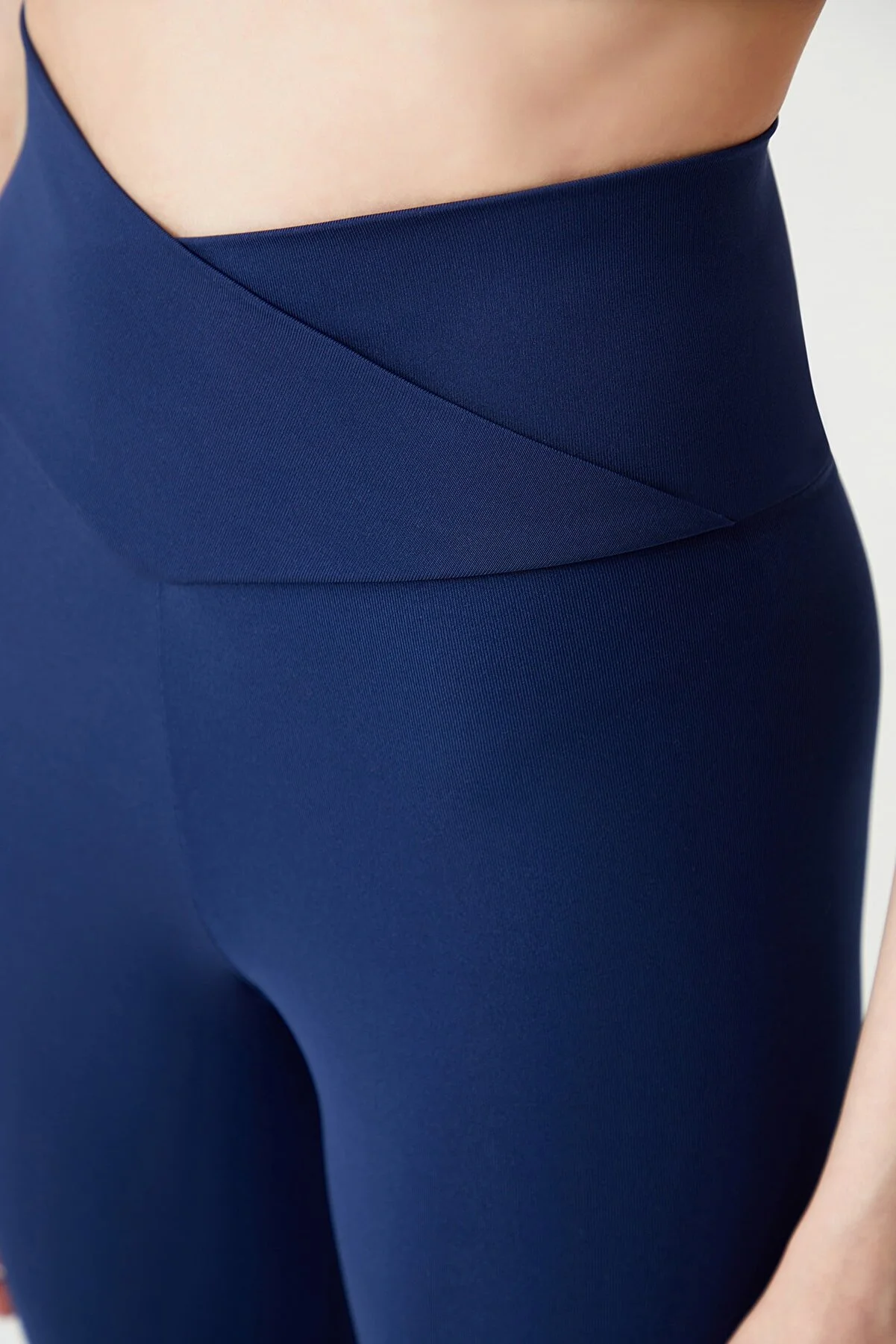 LOS OJOS  Marineblauer Strumpfhosen-Umschlag mit überkreuzter Taille