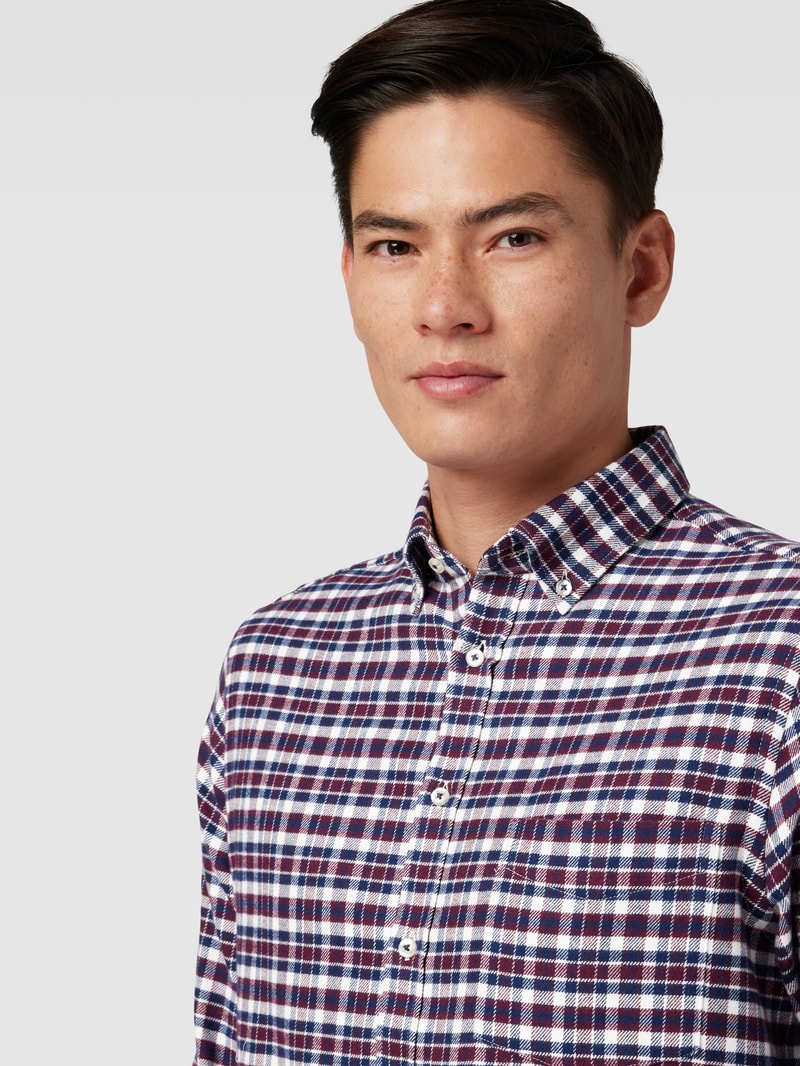 Freizeithemd mit Button-Down-Kragen in bordeaux rot
