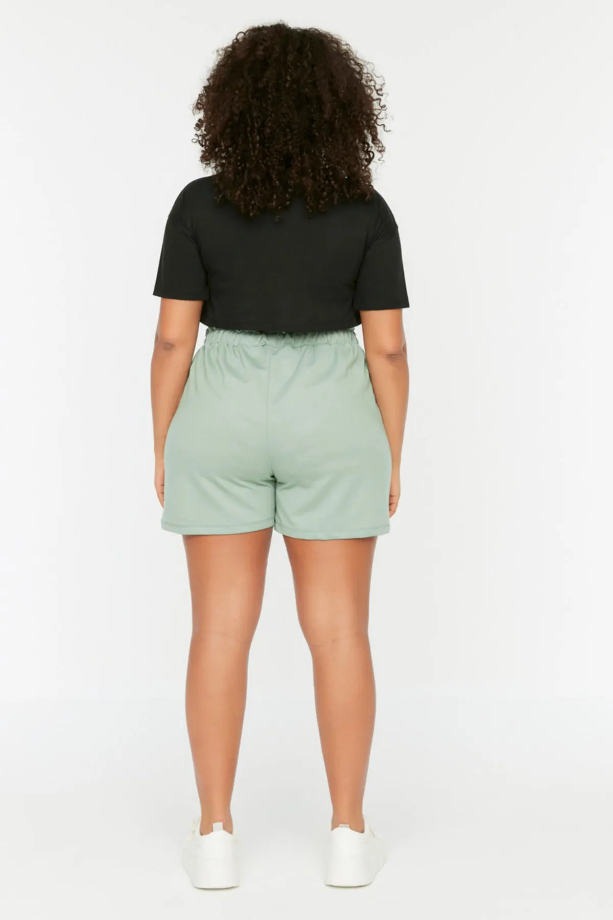 Trendyol Curve  Grüne Strickshorts mit elastischem Bund TBBSS22SR0541