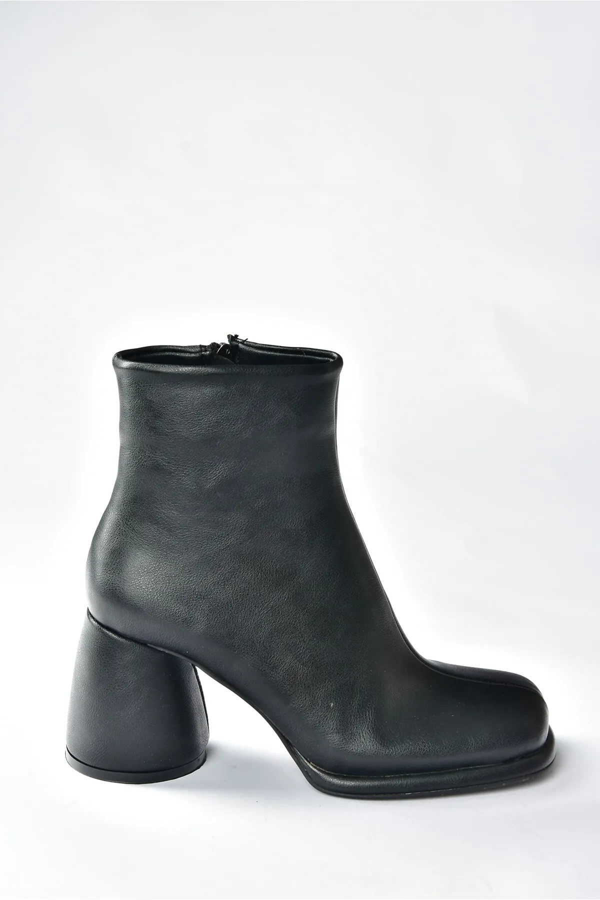 Fox Shoes  Schwarze Damenstiefel mit dickem Absatz N404090109