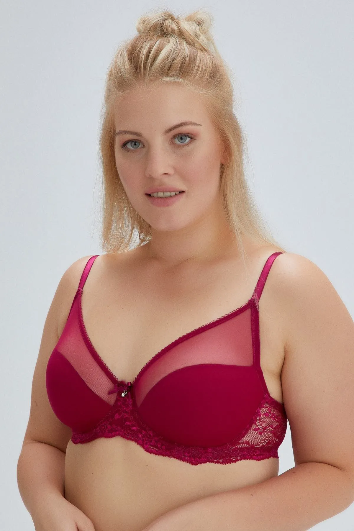 Dagi  Körbchen-BH „Cherry Aphrodite“.