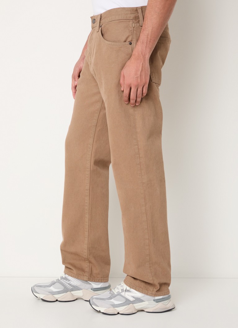 Blugi Levi's 555 cu croială dreaptă și efect spălat