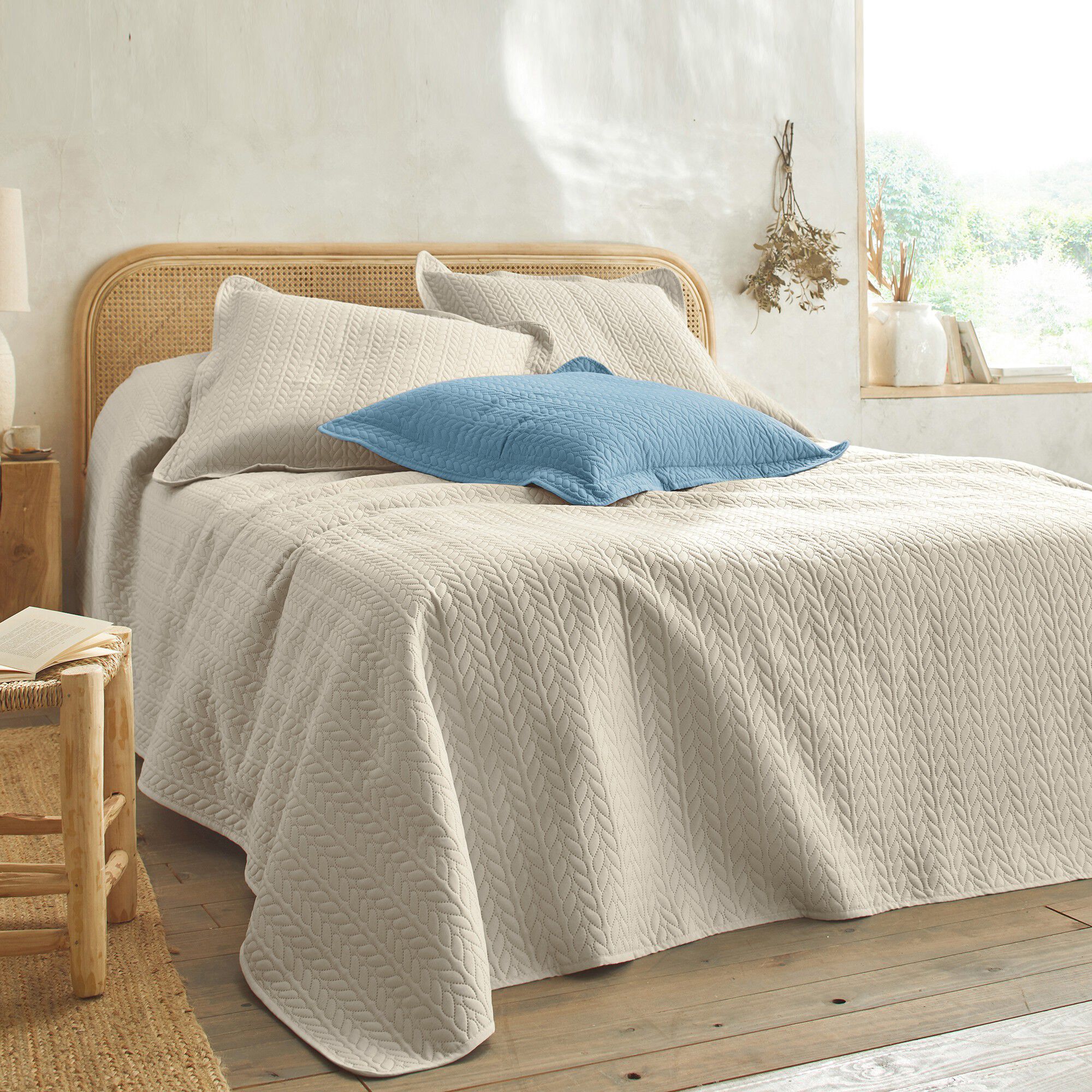 Couvre-lit matelassé microfibre motif géométrique