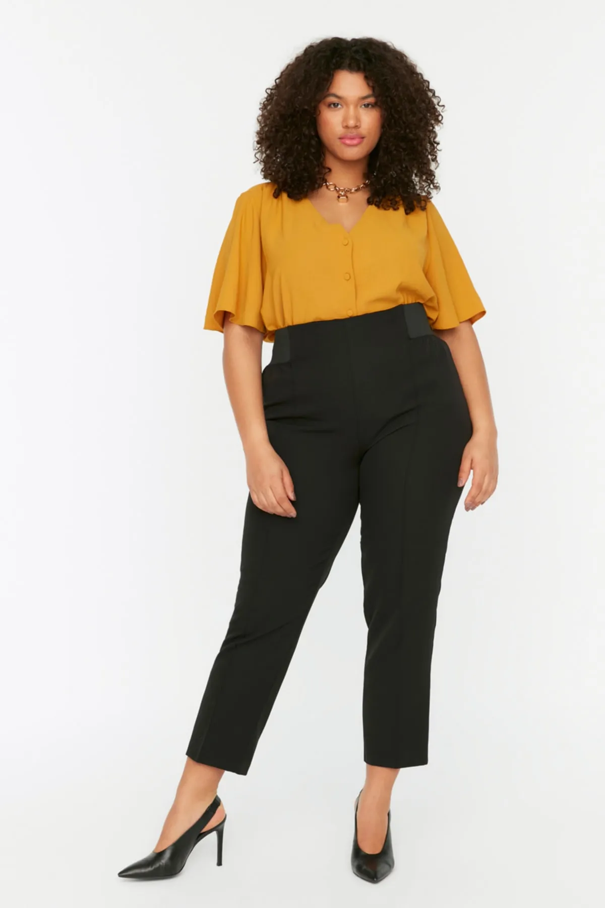 Trendyol Curve  Schwarze gewebte Hose mit elastischem Bund TBBSS22AR0020