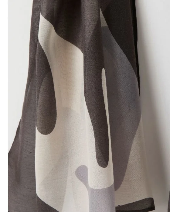Foulard à motifs fantaisie