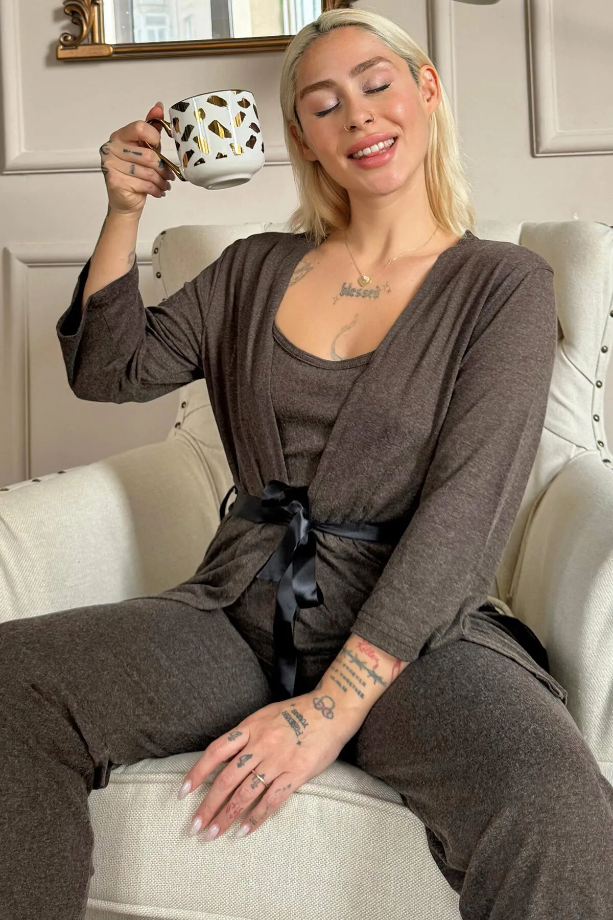 Pijamaevi  Damen-Pyjama-Set aus Bambus mit braunem Bademantel