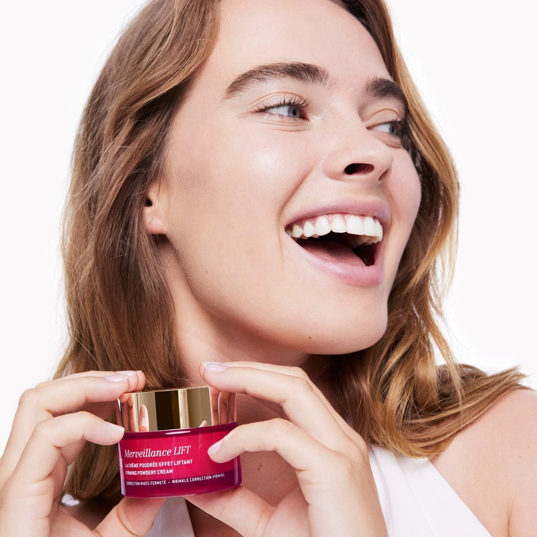 Crema en polvo con efecto lifting de NUXE, cuidado facial antiedad