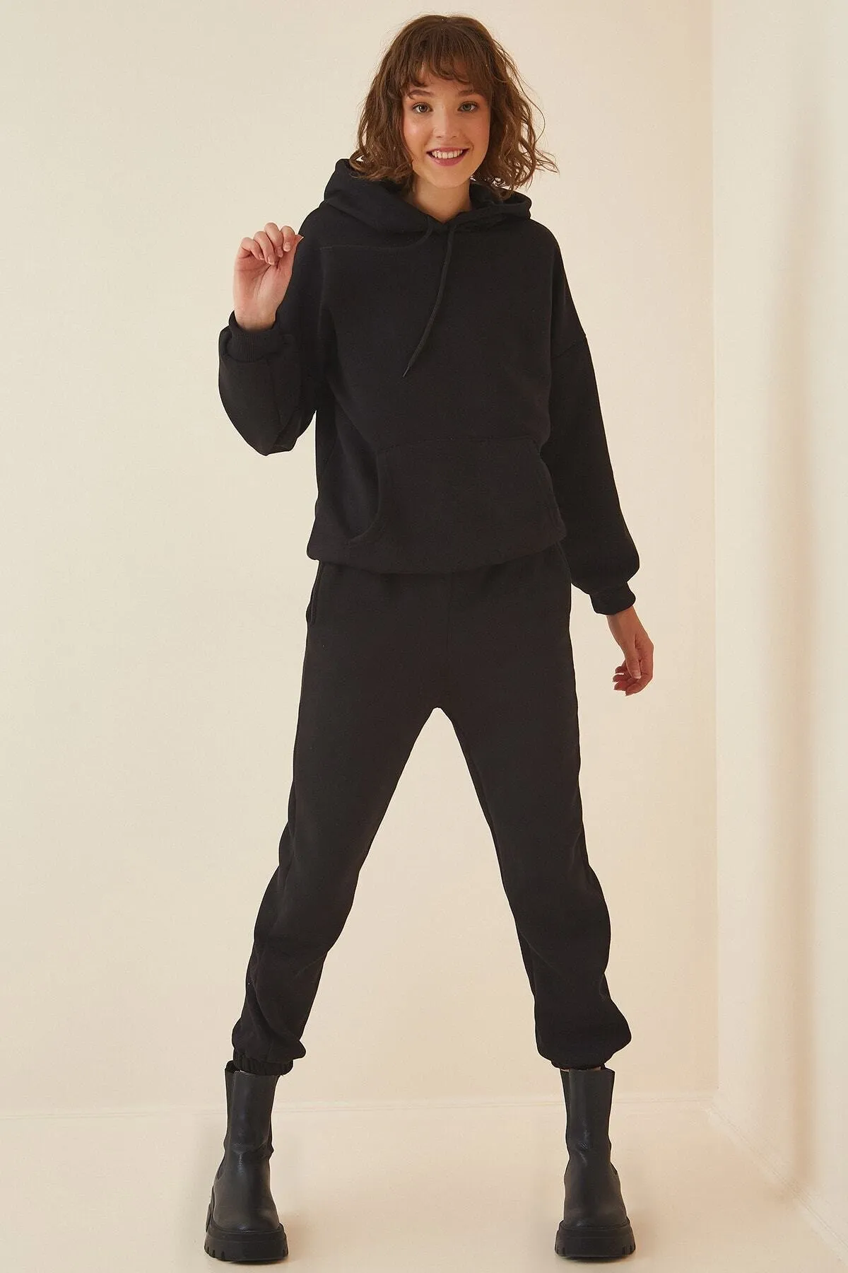 Happiness İstanbul  Schwarzes Fleece-Trainingsanzug-Set mit Kapuze für Damen DD00762