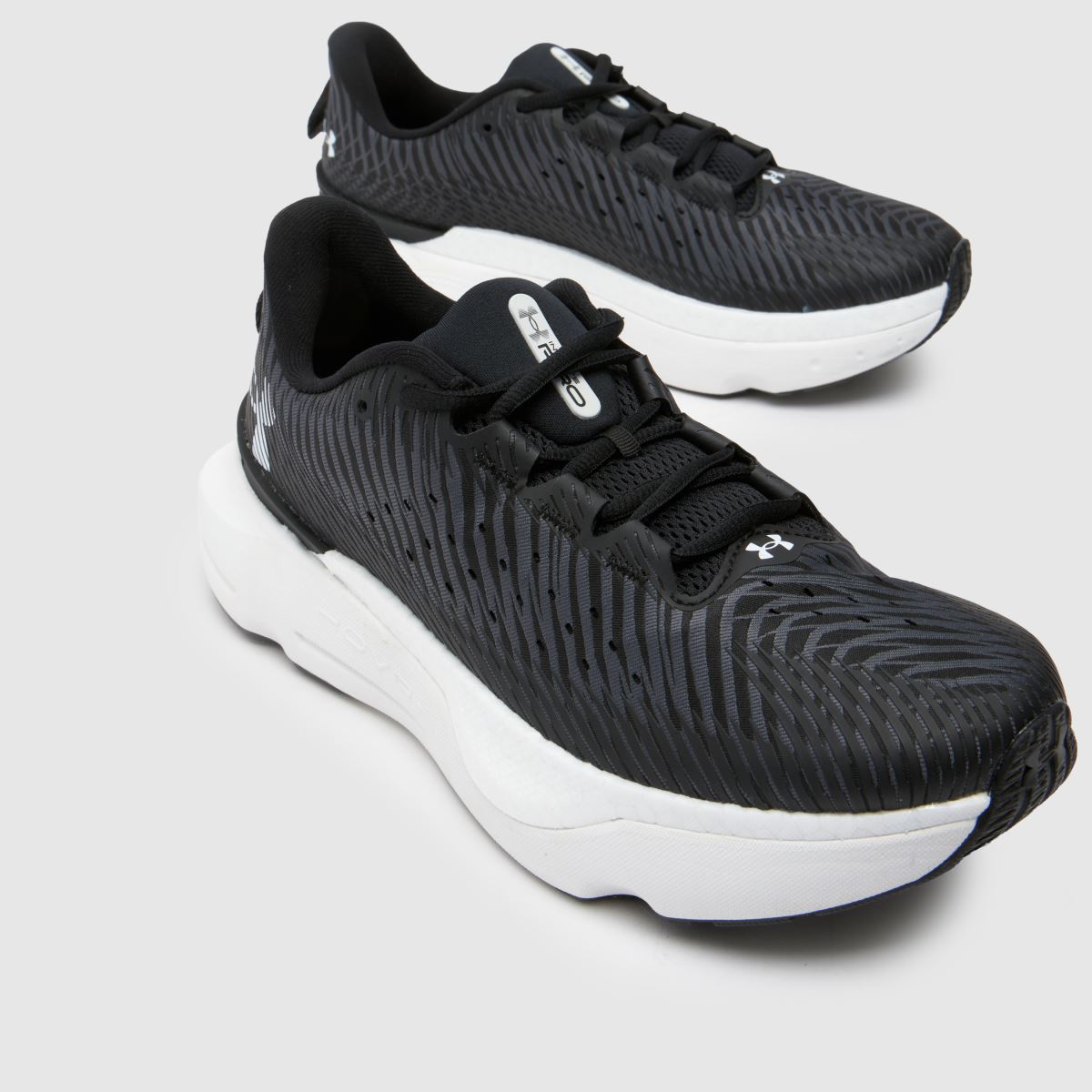 Under Armour infinite pro cipők fekete-fehér színben