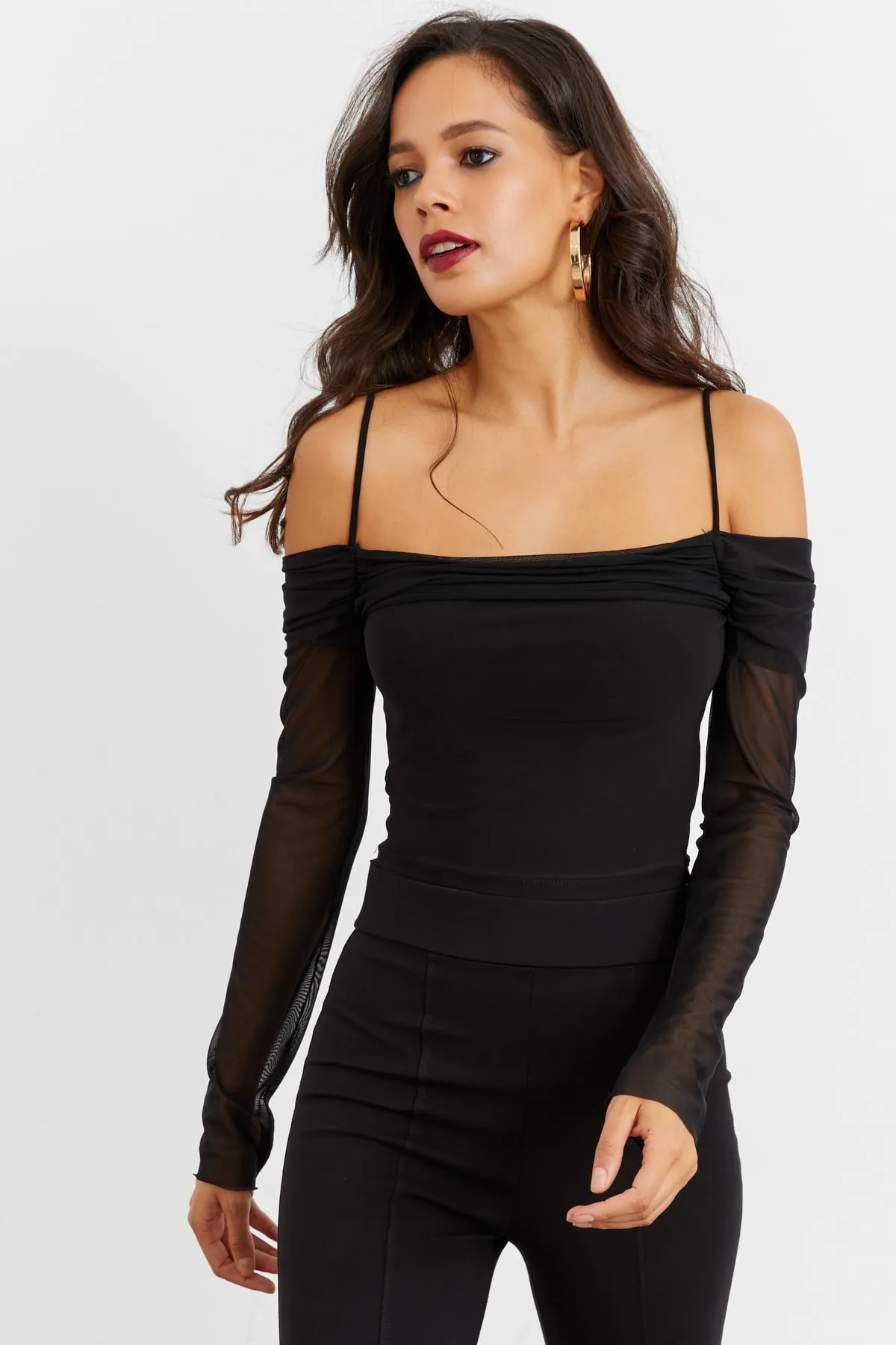 Cool & Sexy  Damen-Bluse mit schwarzen Ärmeln und Madonna-Kragen aus Tüll, B1927