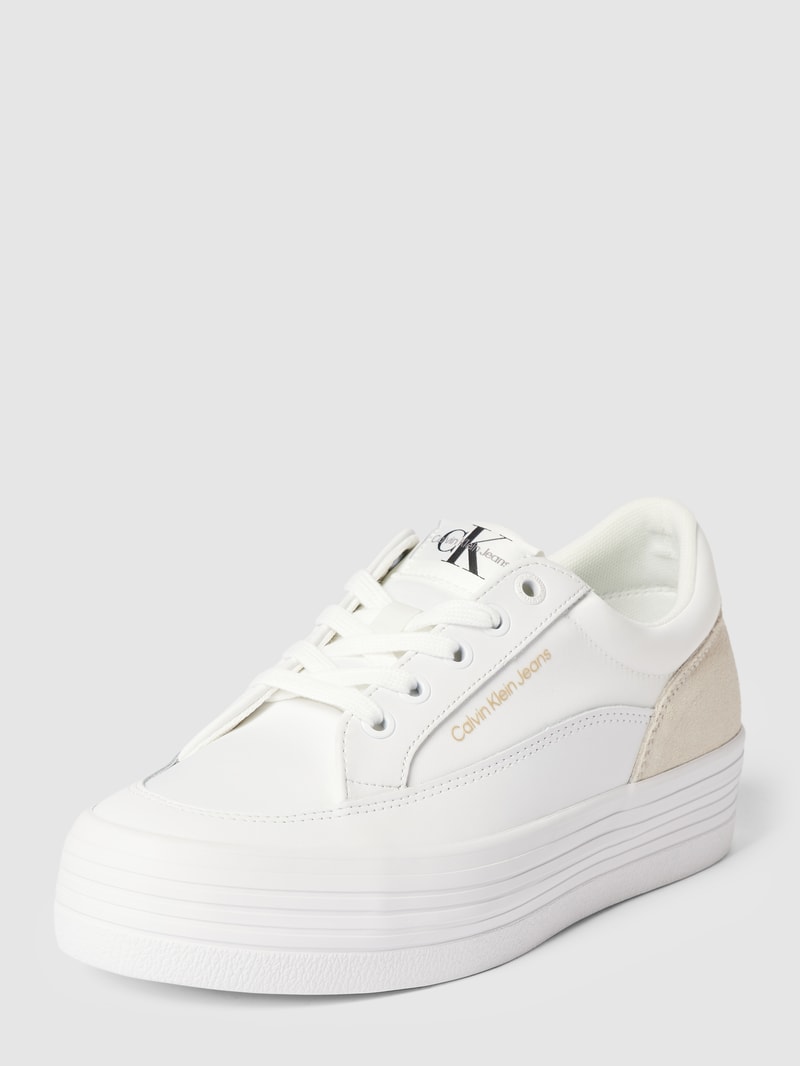 Plateau-Sneaker mit Label-Details in weiß