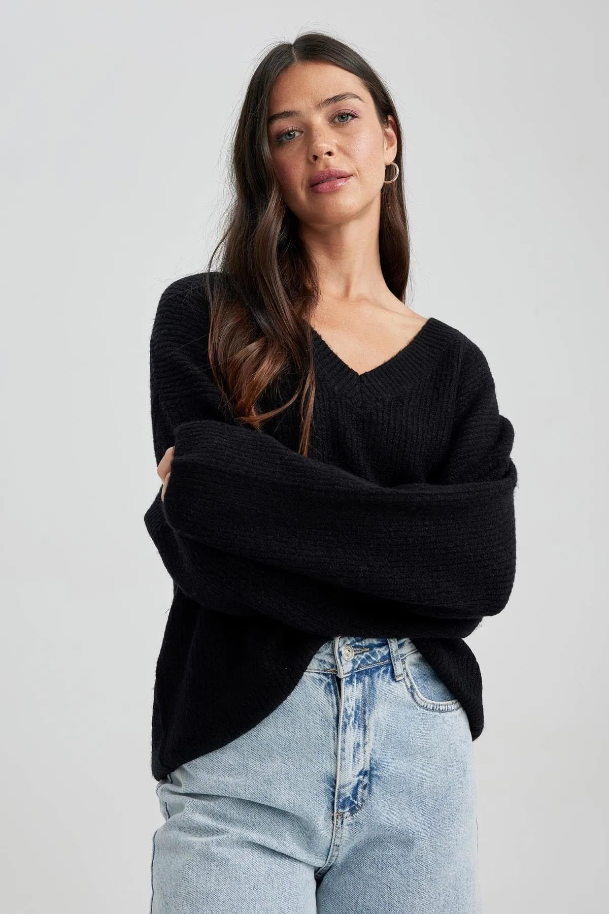 DeFacto  Pullover mit V-Ausschnitt und Oversize-Passform A3890ax23wn