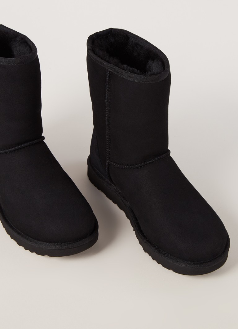 UGG Classic II κοντές σουέτ μπότες