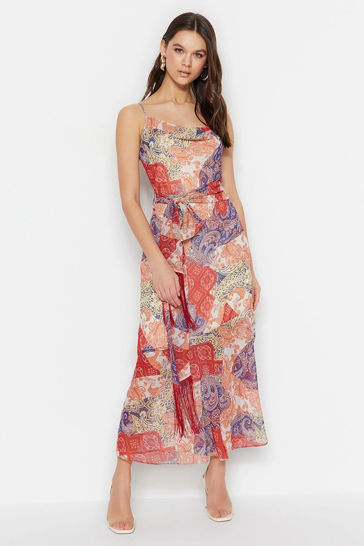 Trendyol Collection  Mehrfarbiges, gewebtes Maxikleid mit Gürtel, Quasten und Schalmuster in A-Linie/Glockenform TWOSS23EL01777