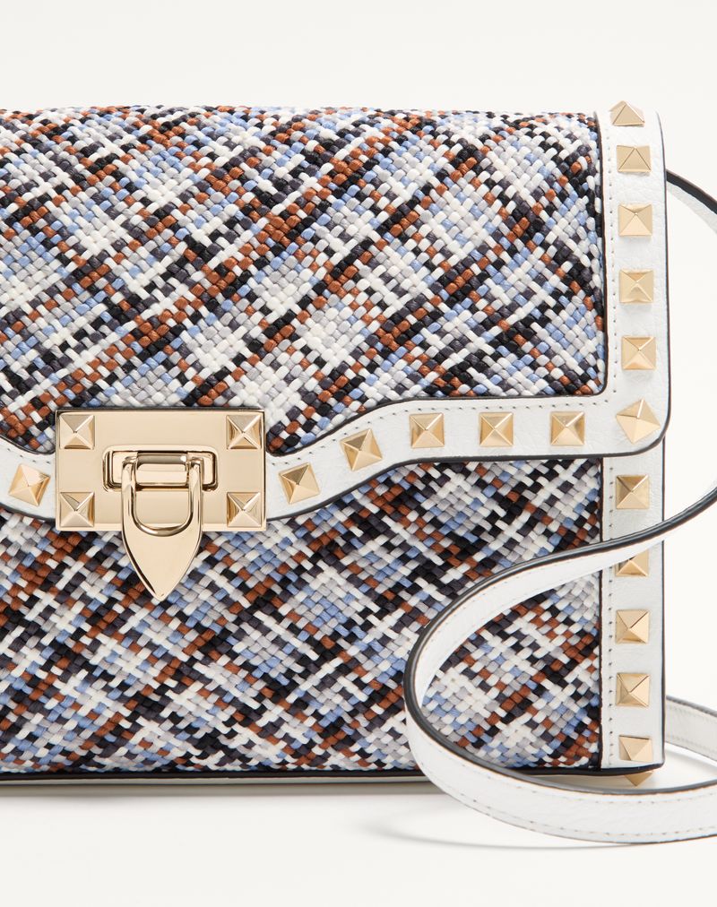 Bolsa de ombro pequena Valentino Garavani Rockstud em tecido trançado
