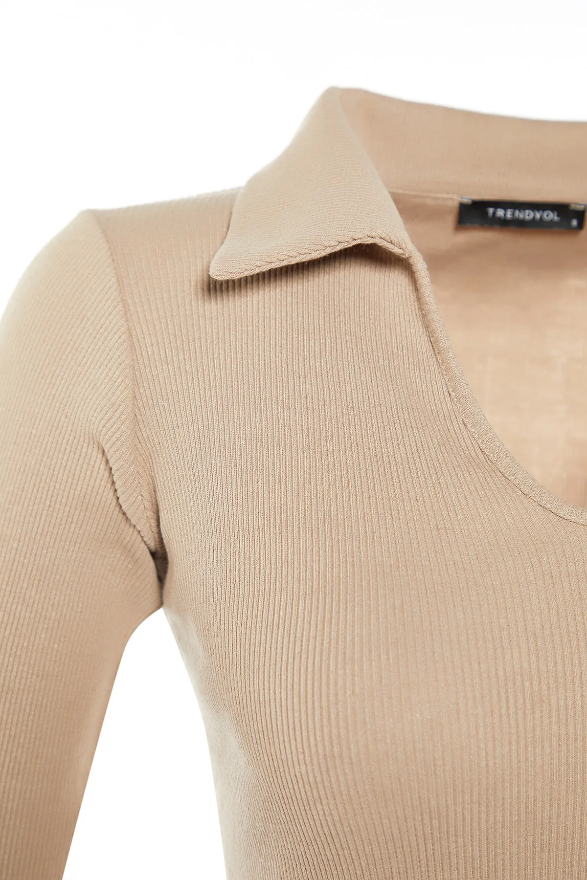 Trendyol Collection  Geripptes, dehnbares Mini-Strickkleid mit Rollkragen und Rollkragen in Steinoptik TWOAW23EL01400
