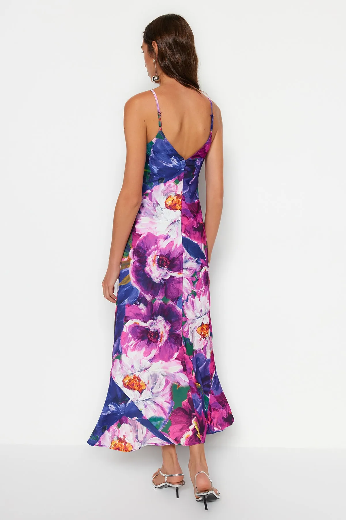 Trendyol Collection  Mehrfarbiges, strukturiertes, gewebtes Midi-Trägerkleid mit Blumenmuster TWOSS23EL02416