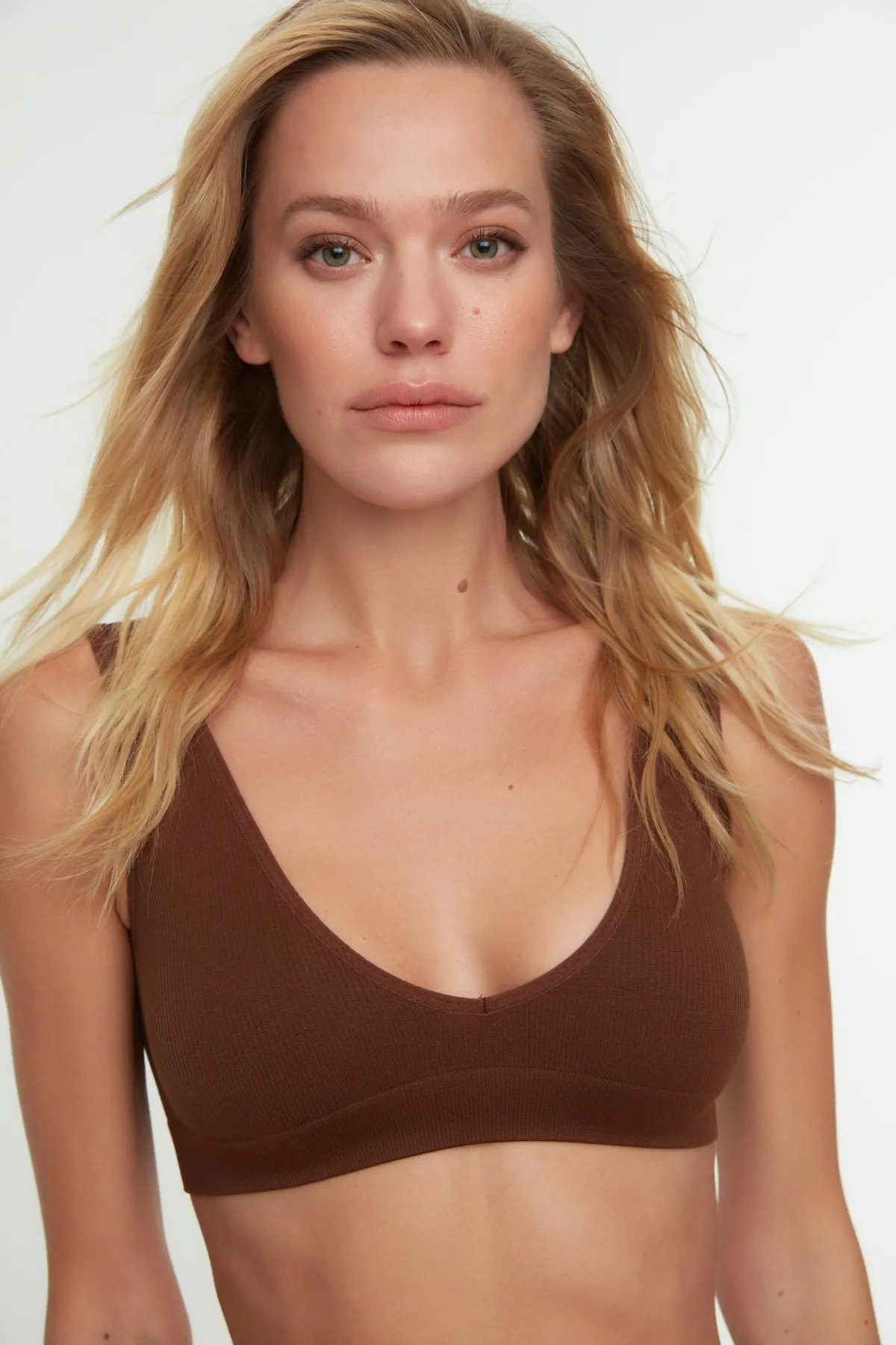 Trendyol Collection  Brauner nahtloser/nahtloser, kappenloser Bralette-Strick-BH THMAW22SU0025