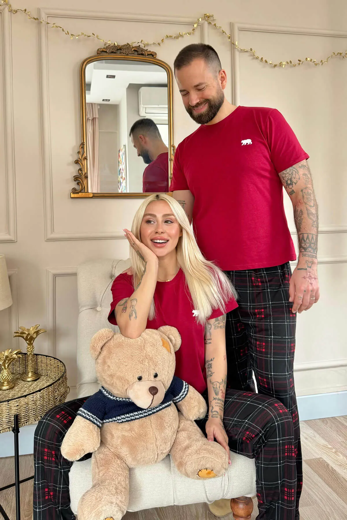 Pijamaevi  Kurzarm-Pyjama „Dear Family“ mit bordeauxrotem Bärenmotiv – Damen-Set