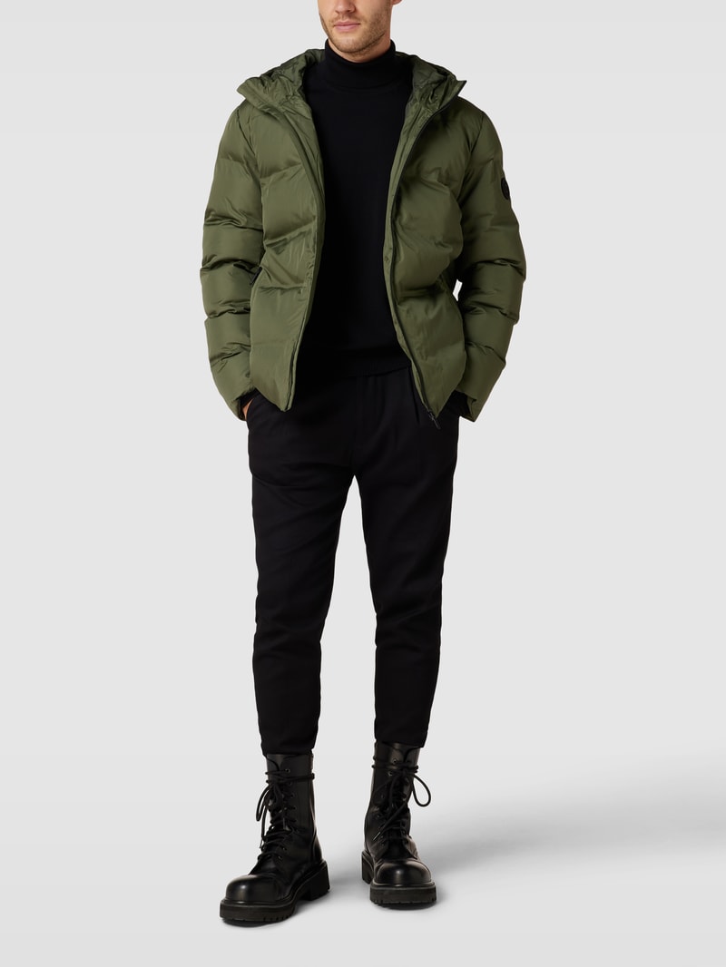 Steppjacke mit Label-Patch Modell 'Zommy' in olivgrün